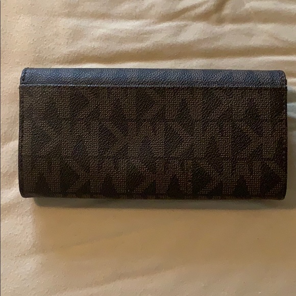 Michael Kors Trifold Leather Wallet - Picture 2 of 3